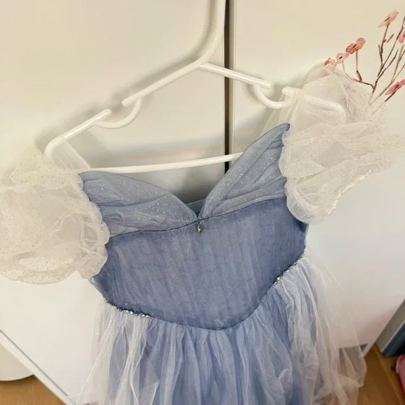 Elegant Blue and White Gown for Girls - Picture 2 of 5